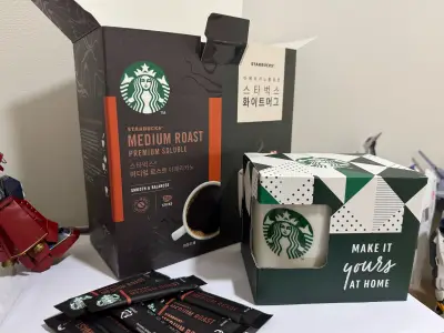 스타벅스 앳홈 스틱커피와 머그잔