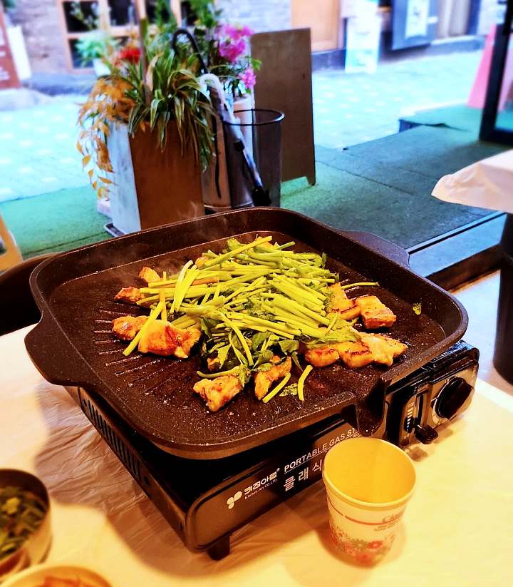 생방송오늘저녁 홍대 연남동 미나리 삼겹살 맛집 추천