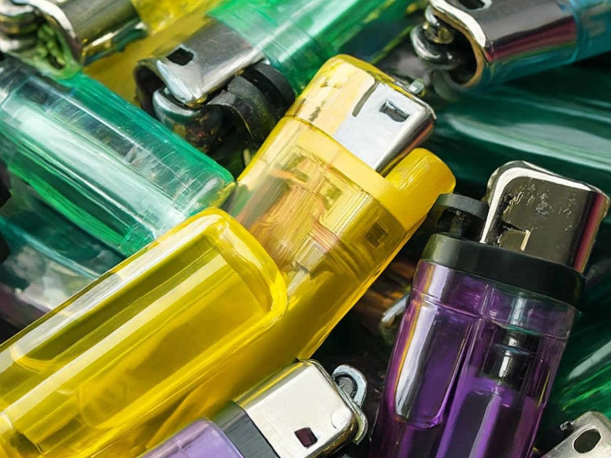 ์ผํ์ฉ ๋ผ์ดํฐ์ ๋์์ผ๋ก ๋ ์ค๋ฅด๋ ์ถฉ์ ์ ๋ผ์ดํฐ