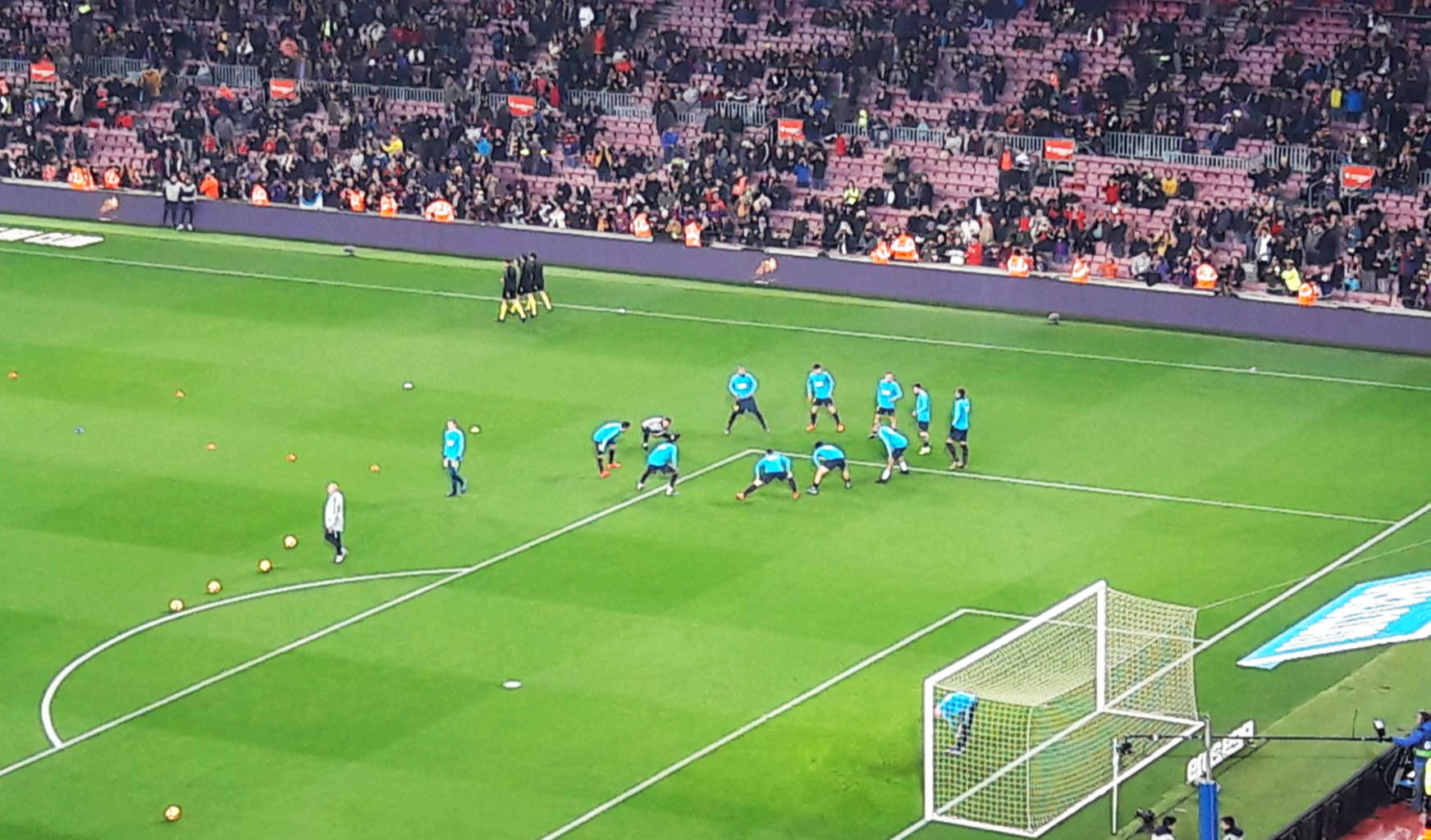 스페인 바르셀로나 FC 스트레칭 중인 선수들, 메시