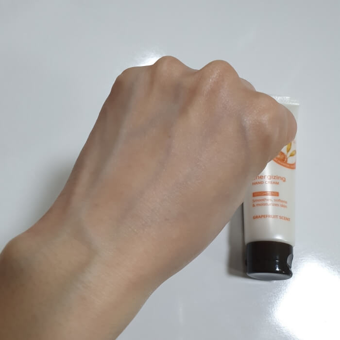 크림을 흡수시켜 발라 보았다.