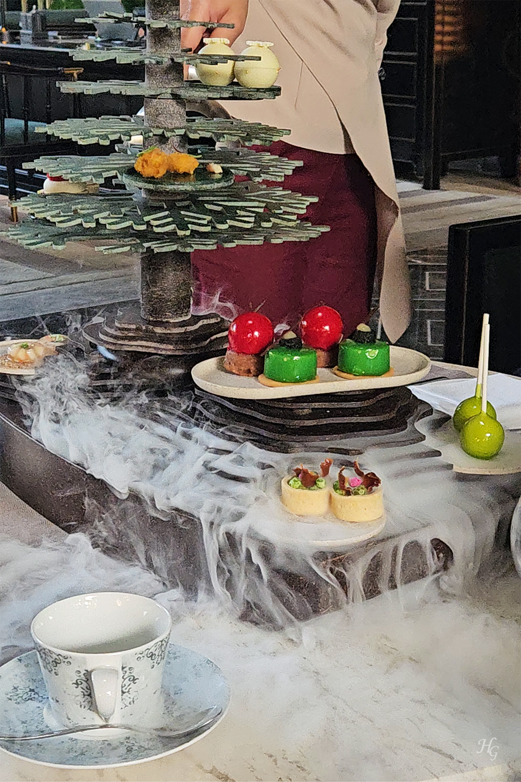 태국 방콕 씬톤 켐핀스키 호텔 Bangkok Sindhorn Kempinski Hotel 애프터눈티 드라이아이스가 새어 나오는 크리스마스 에디션