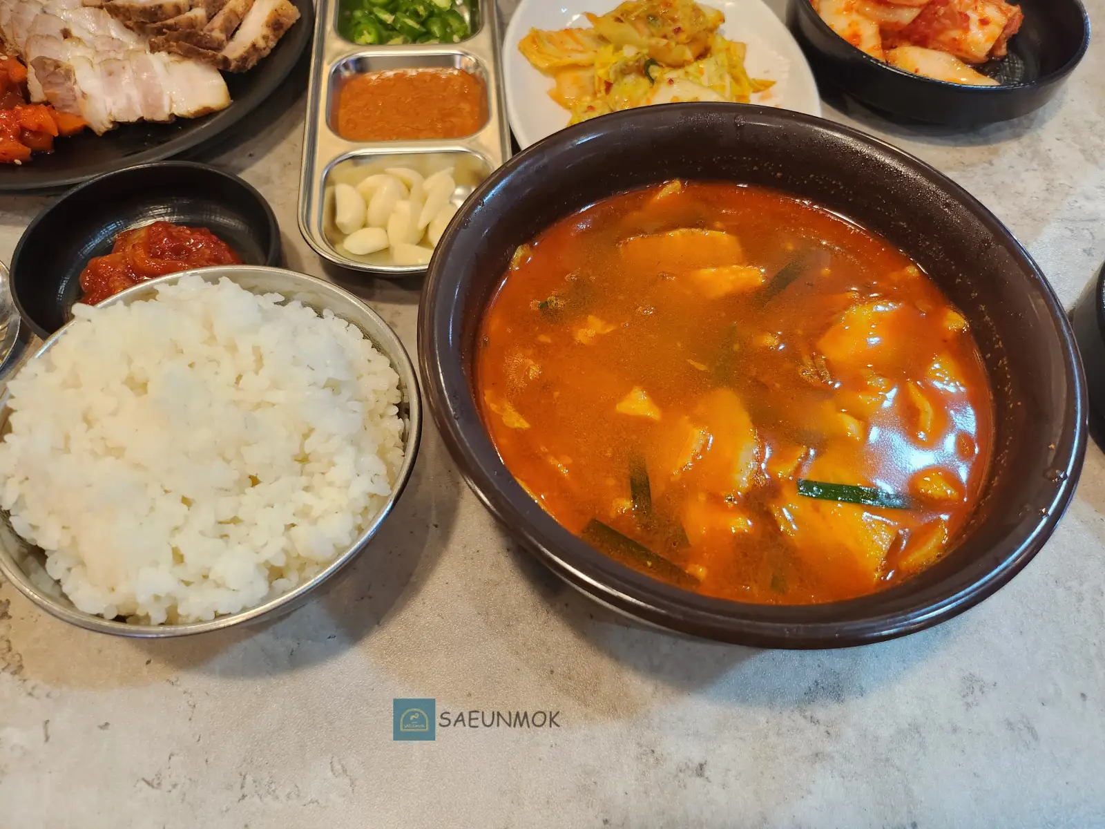 오산-칼국수주막-얼큰-수육-국밥