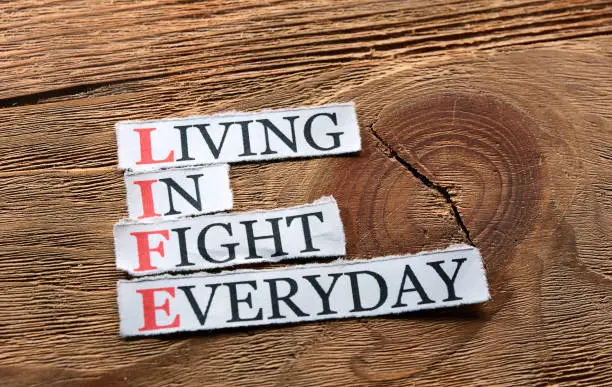 의자에 앉을 때마다 자세를 다시 고치게 되던 이유를 하루 동안 기록해봤다