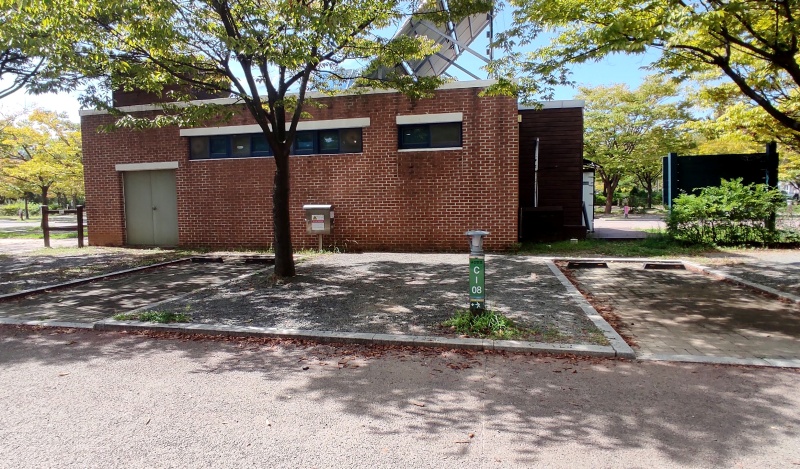 샤워장 뒤편인 C-08