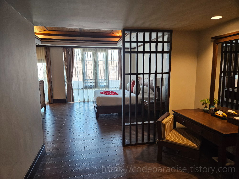 ํธํ
์ฌ์ง