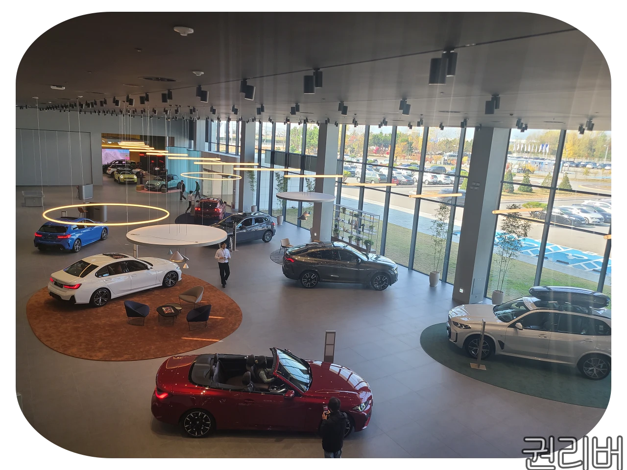 2층에서 본 드라이빙 센터