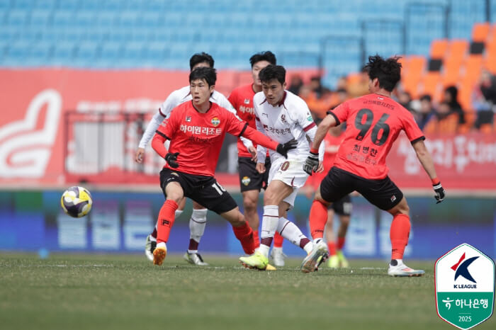 이정효 감독 복귀전, 광주FC는 웃지 못했다… 강원FC에 일격