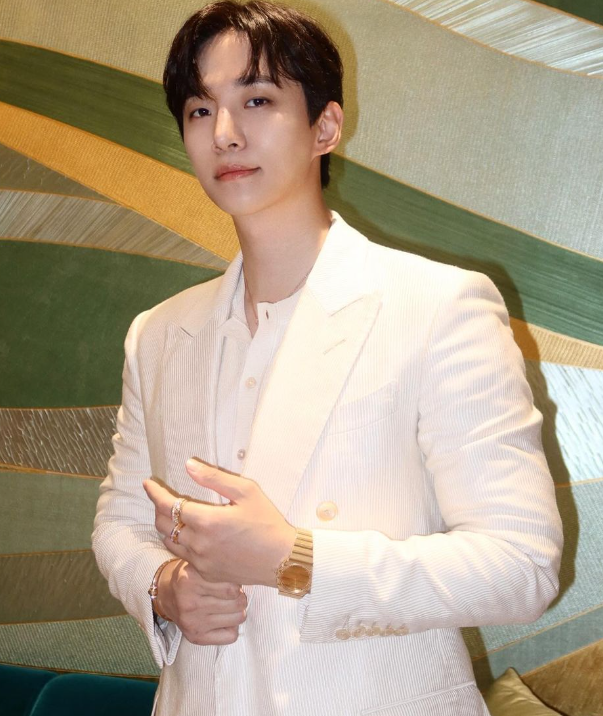 이준호 프로필 배우 드라마 가수 여자친구 작품활동 화보 캐셔로 사진