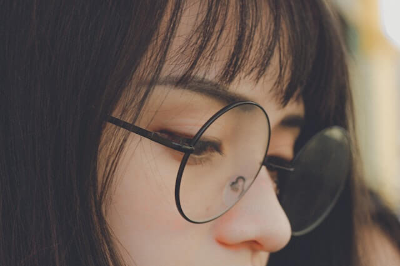 예쁜 코를 가진 여성