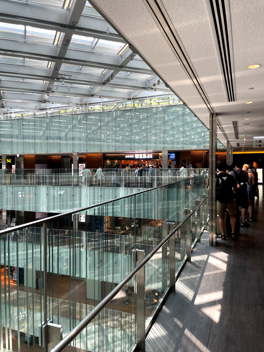 도쿄역 킷테 마루노우치 타워 실내