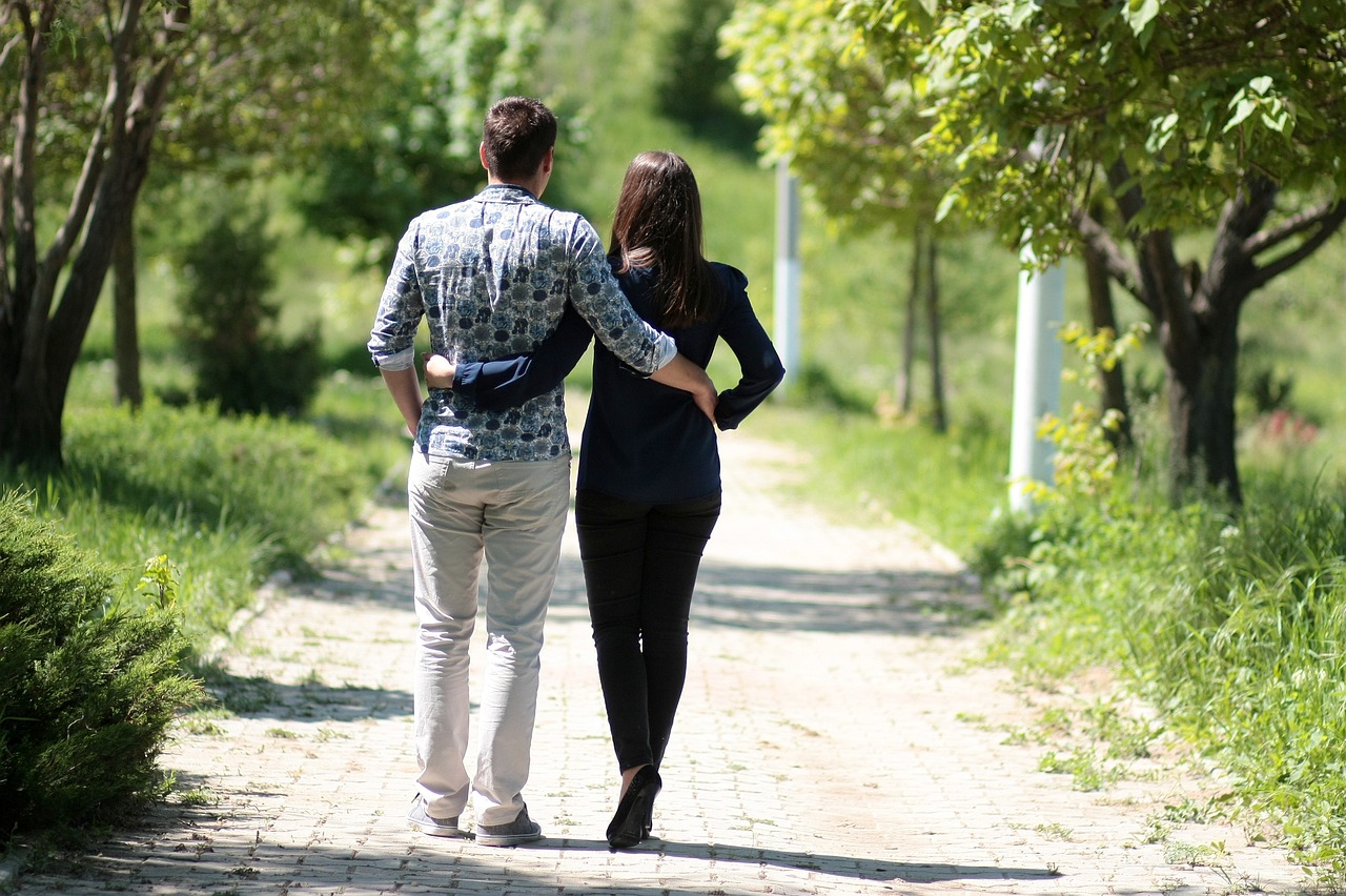 couple forest walk 관련 사진