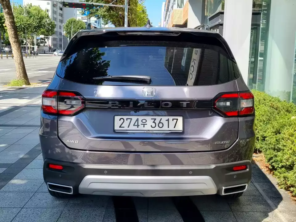 혼다 파일럿 뒷모습입니다.