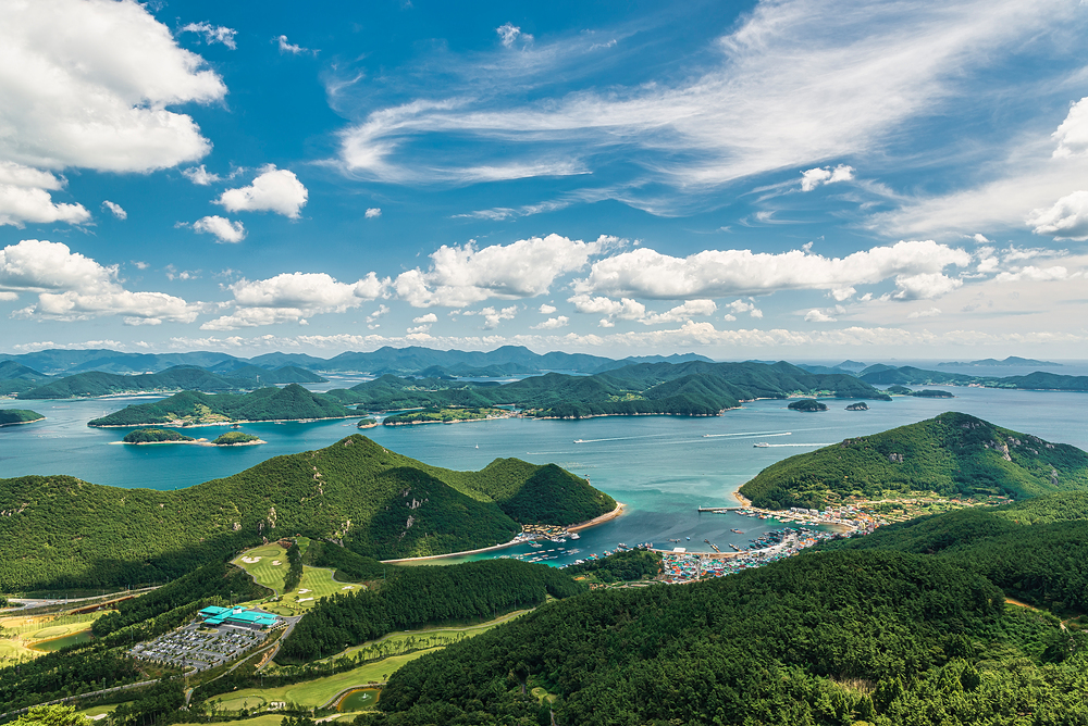 건축물에너지효율등급은 건물의 에너지 소비 효율을 평가하고 등급을 부여하는 시스템입니다.
