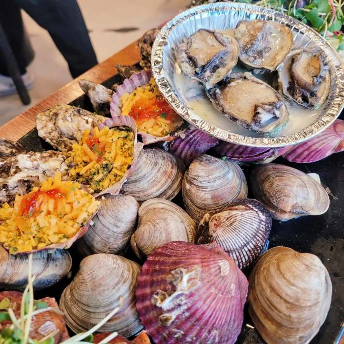 백반기행 지수원 편 4단 조개구이 무한리필 치즈 가리비 전복 숯불 구이 오이도 맛집 소개