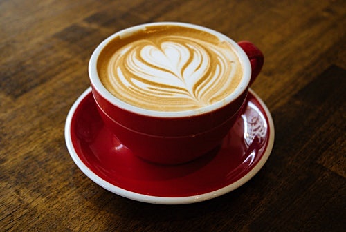 레드불 vs 커피, 어떤게 더 효과적일까?