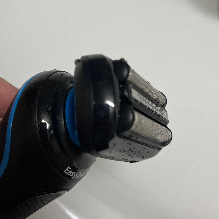 방수처리로 샤워중에도 사용가능