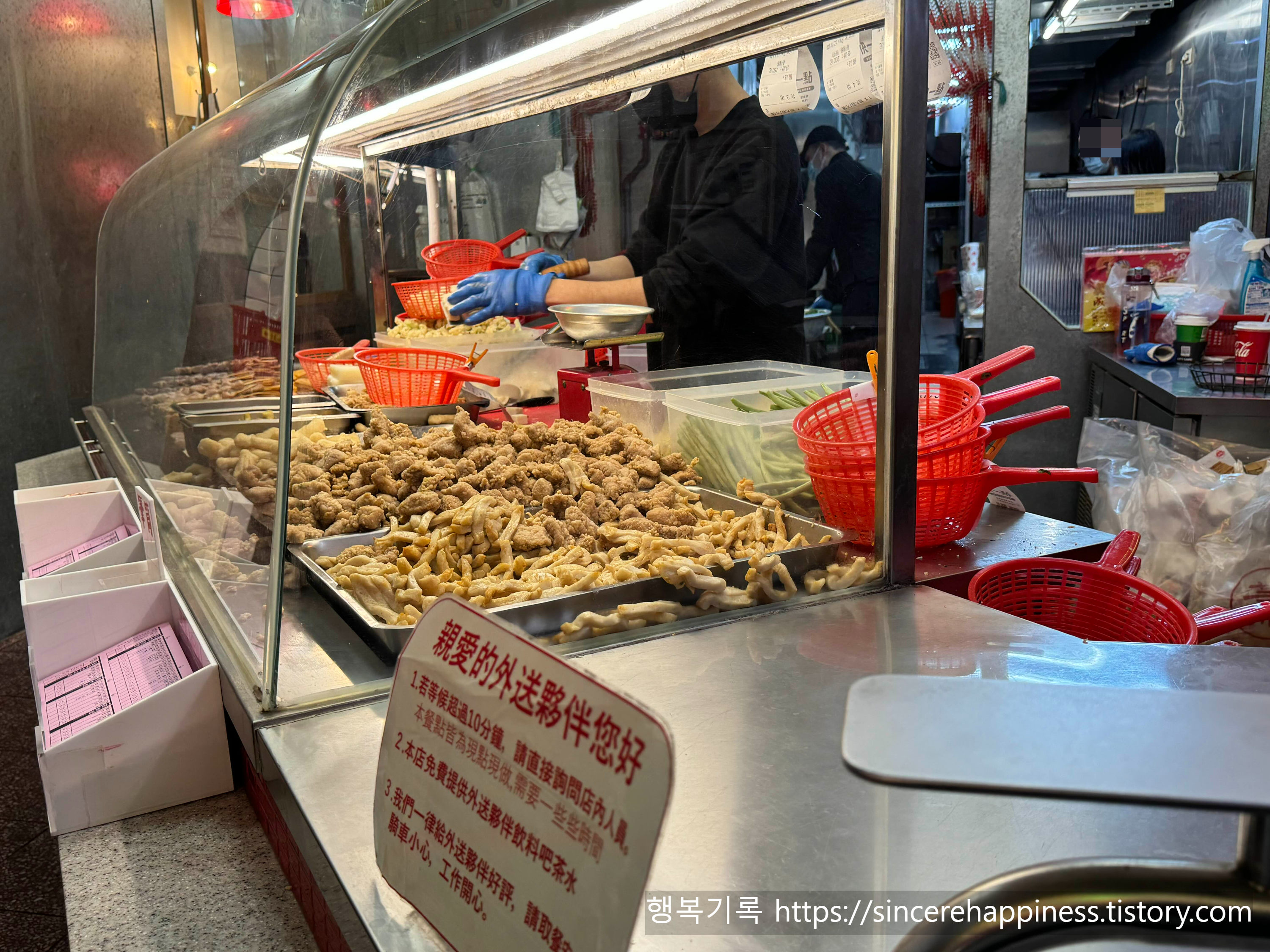 깨끗한 기름에서 조리되는 대만식 닭튀김 옌수지 조리 과정