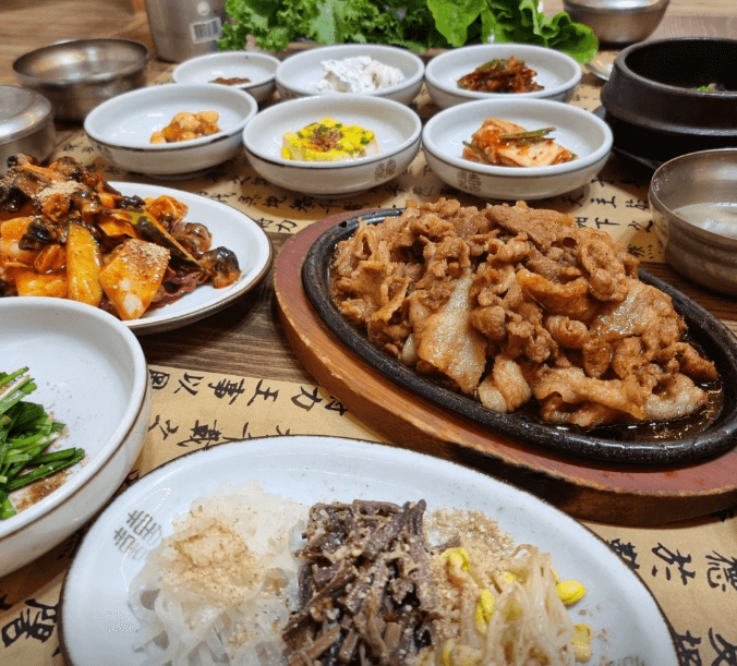 토밥 토요일은 밥이 좋아 우렁이 강된장 쌈밥 경주 맛집