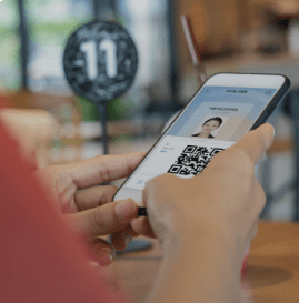 모바일 신분증 발급방법 (정부24) 알아보기와 관련된 모바일 신분증을 발급받아 일상생활에 활용하고 있는 사진