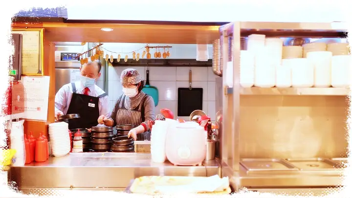 김영철의 동네 한 바퀴 제철 맞은 도다리에 어린 쑥을 넣은 도다리쑥국 맛집 방배동 맛집 소개