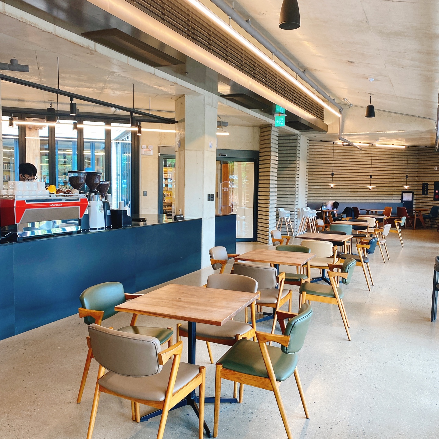 충북 청주 부모산 주봉마을 주봉저수지 한옥 북카페 인문아카이브양림 후마니타스