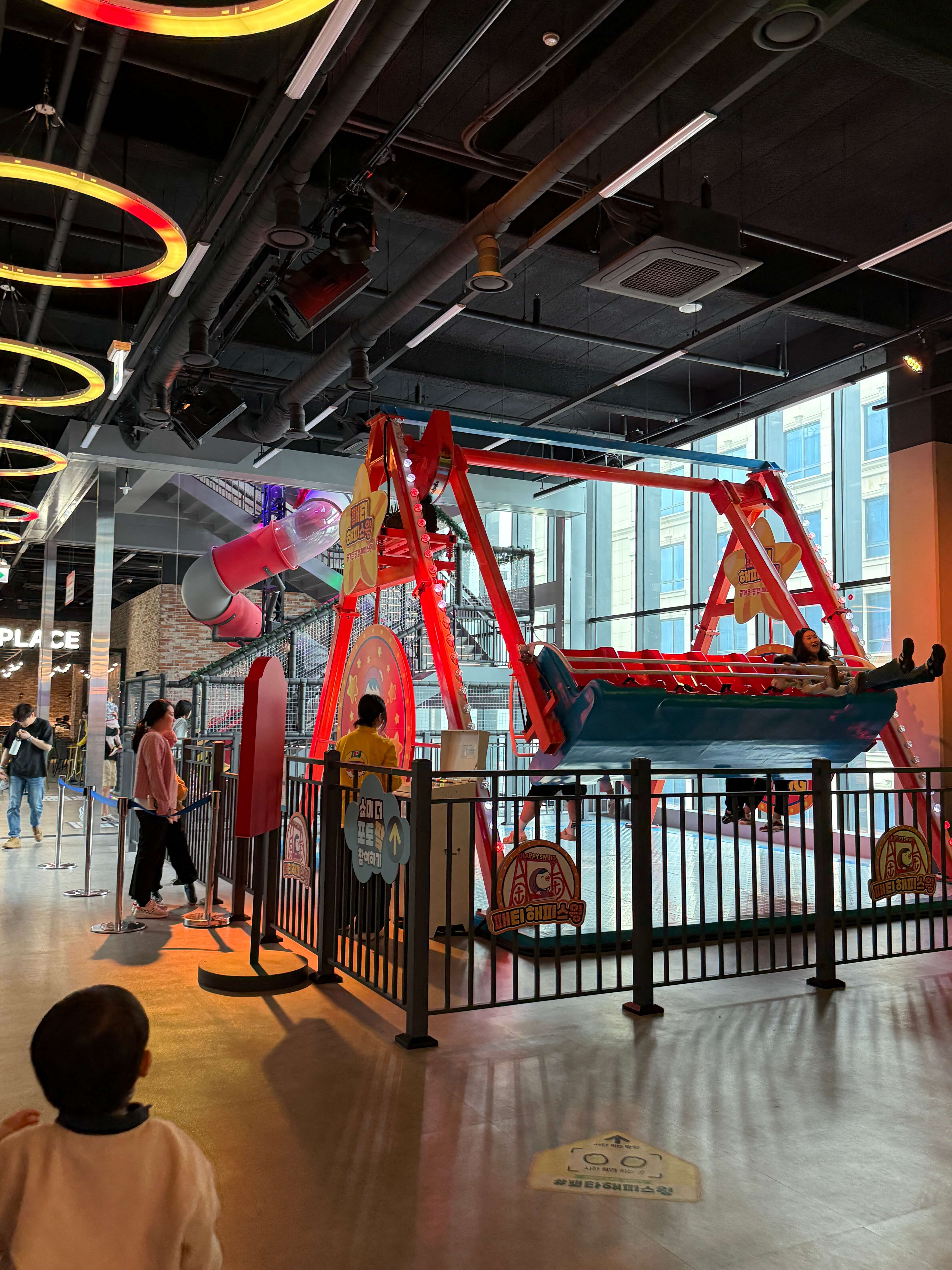 뽀로로테마파크-대형그네놀이기구