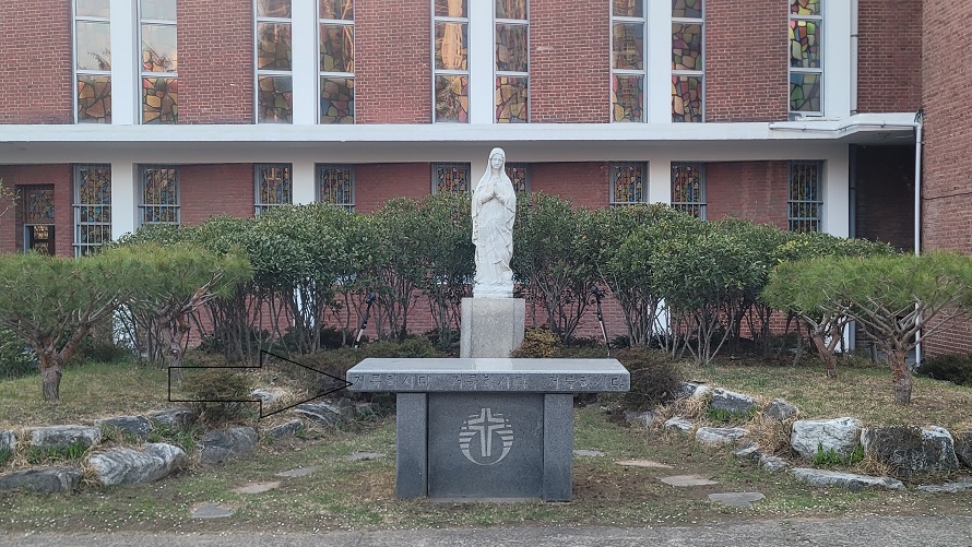 대구 고성성당 성모동산 성모상 사진
