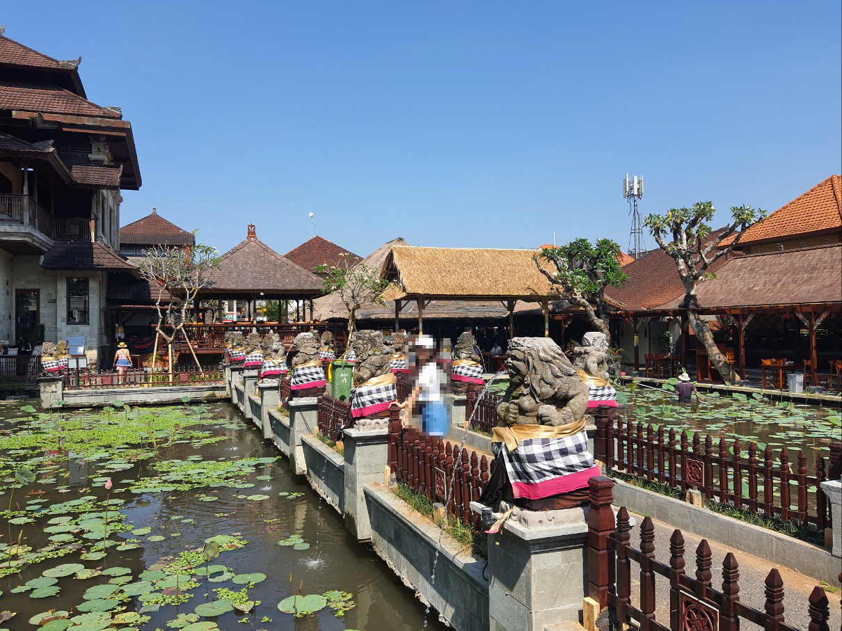 우붓 사라스와띠 사원