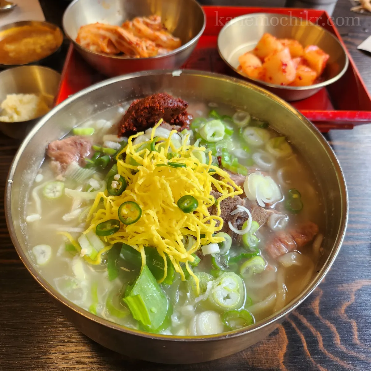 얼큰뼈칼국수