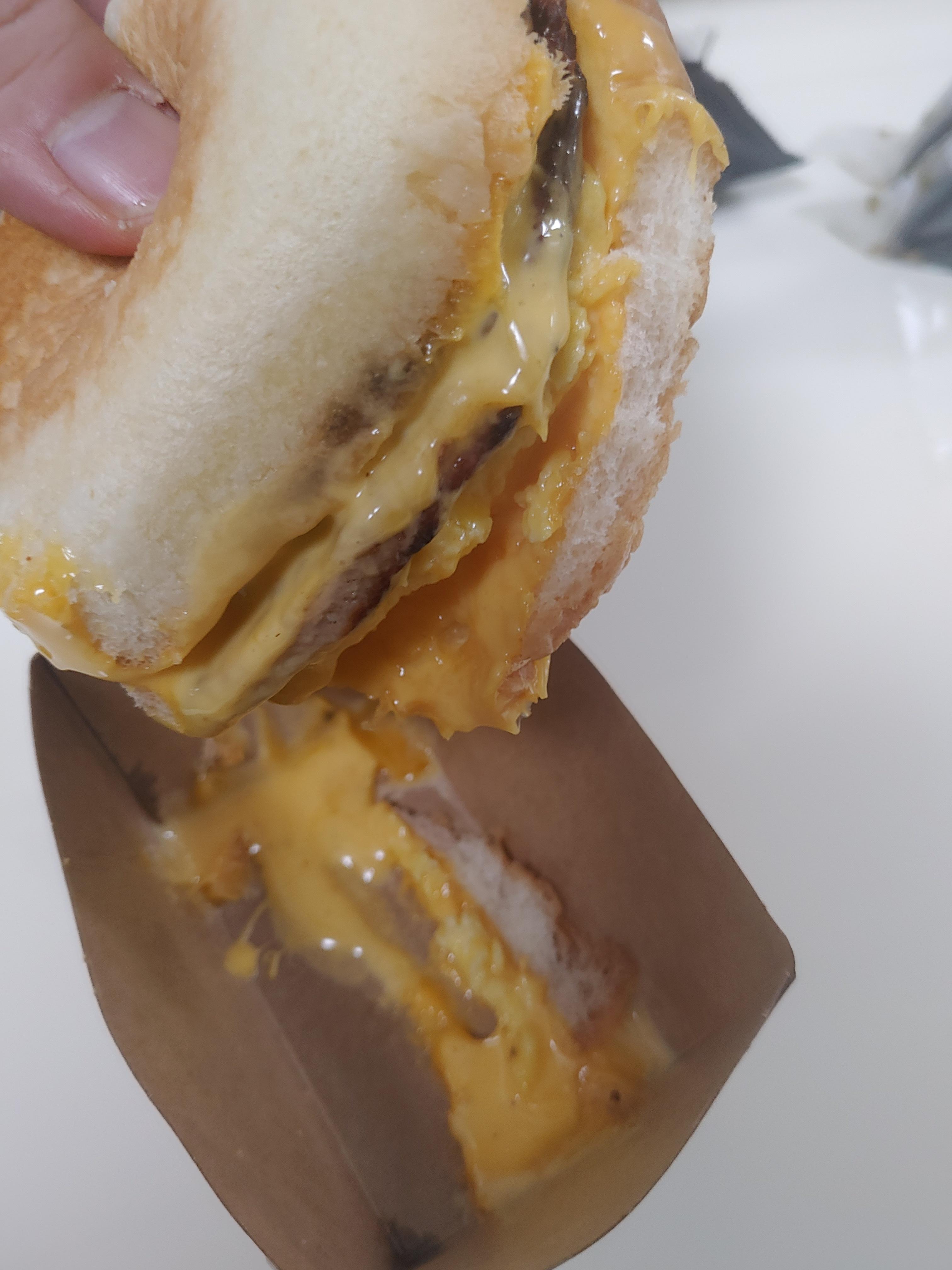 CU편의점 삼립 디럭스 스크램블 치즈 버거