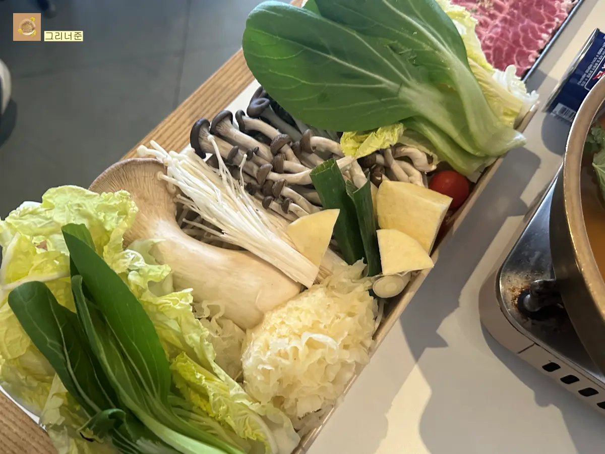 미미옥-샤브샤브용-각종야채-버섯-알배추-숙주