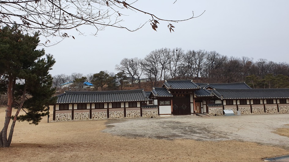 감고당 전경
