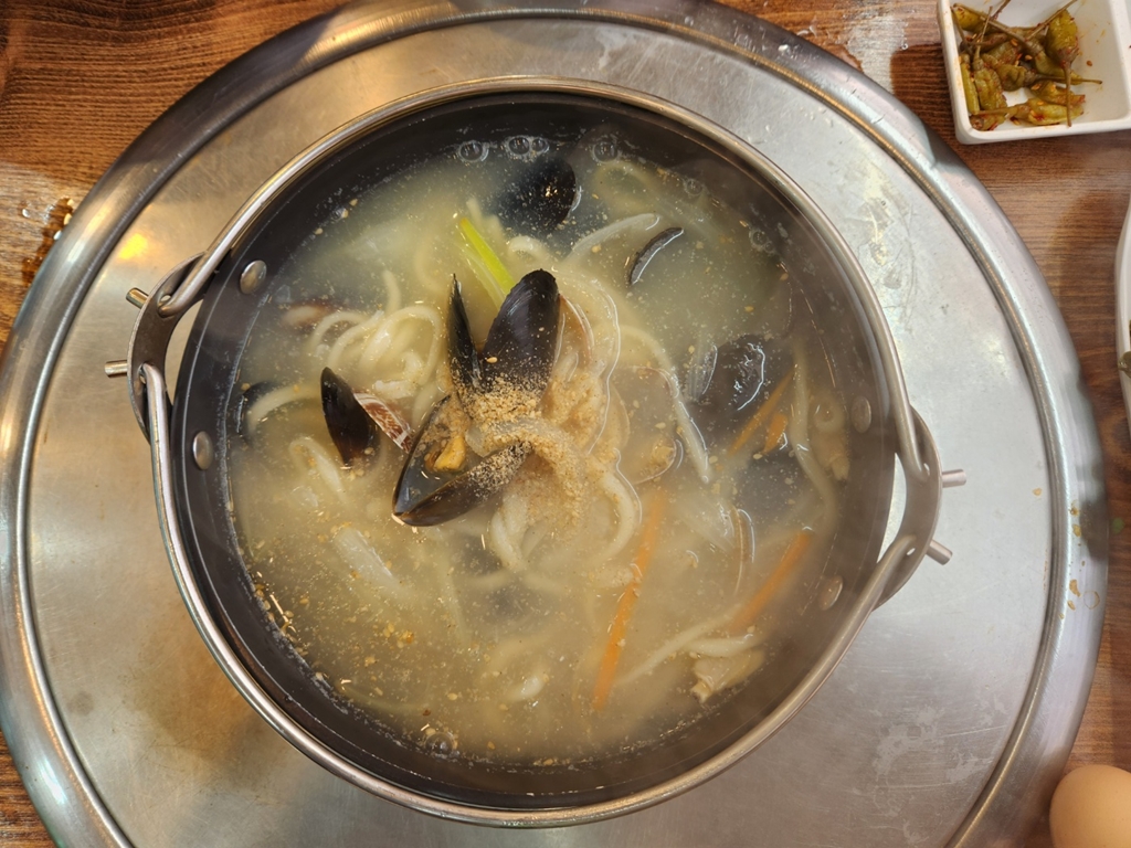양지-치즈조개구이-가게-칼국수