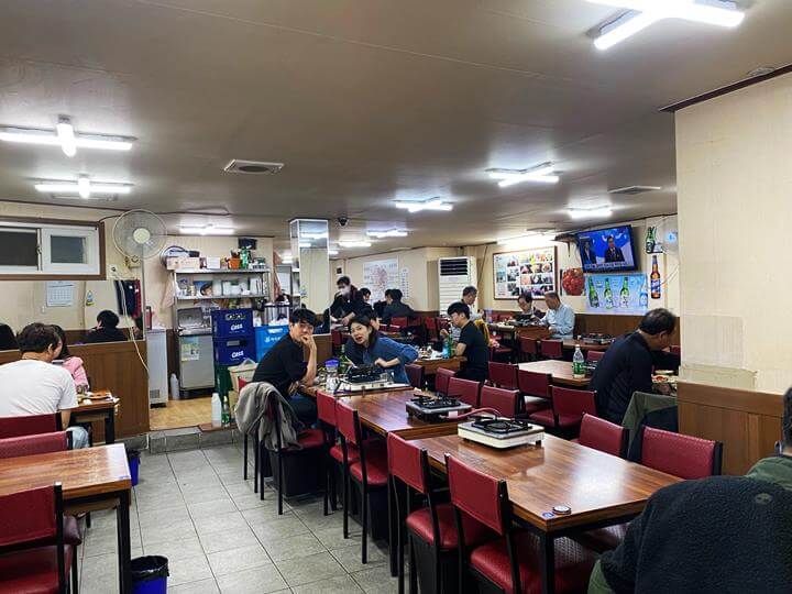 장군굴보쌈-가게내부