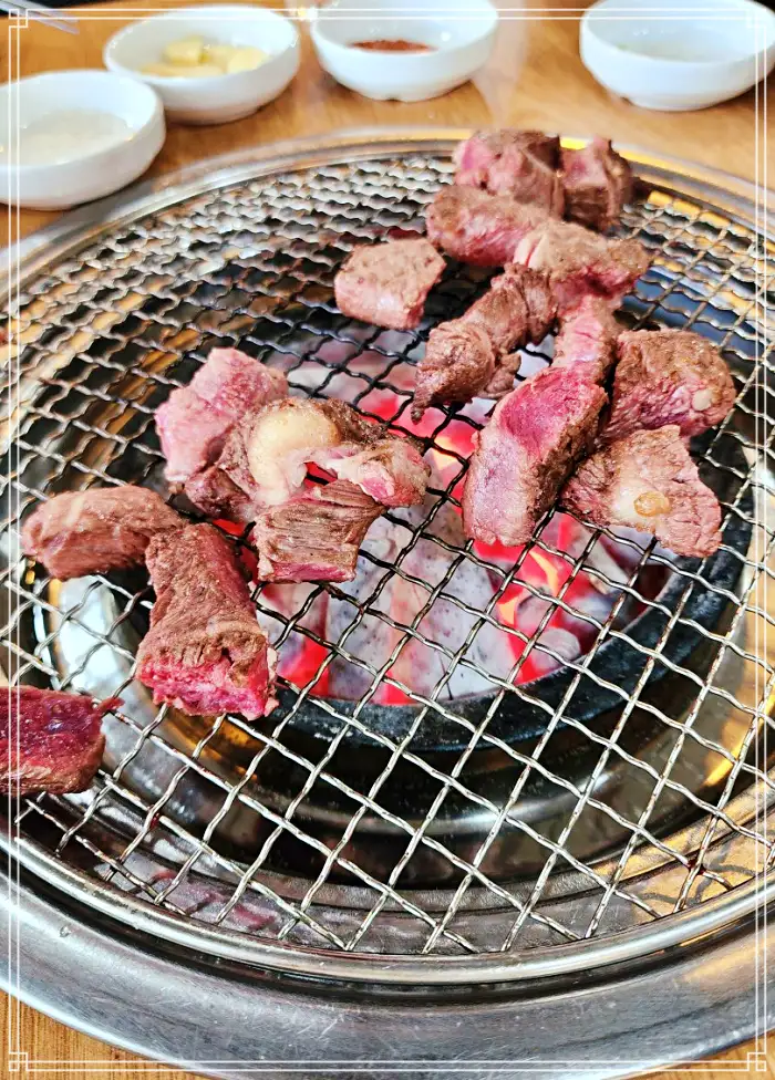강원 홍천 맛집 농장직영 한우 정육식당, 투뿔 숯불 구이