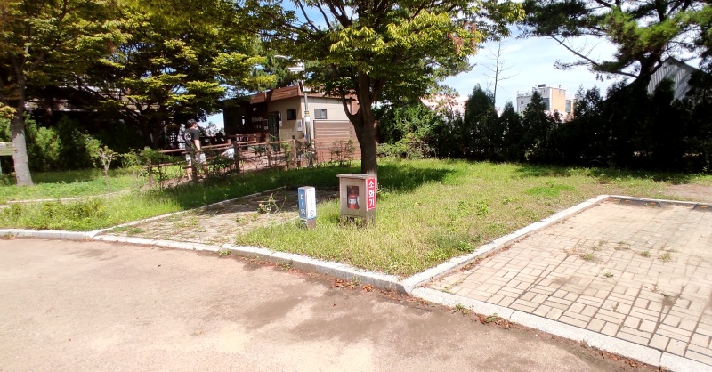 사용불가한 ,D-18 잔디는 있으나 사용하는데 무리는 없어 보임