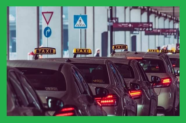 도로위-택시-행렬