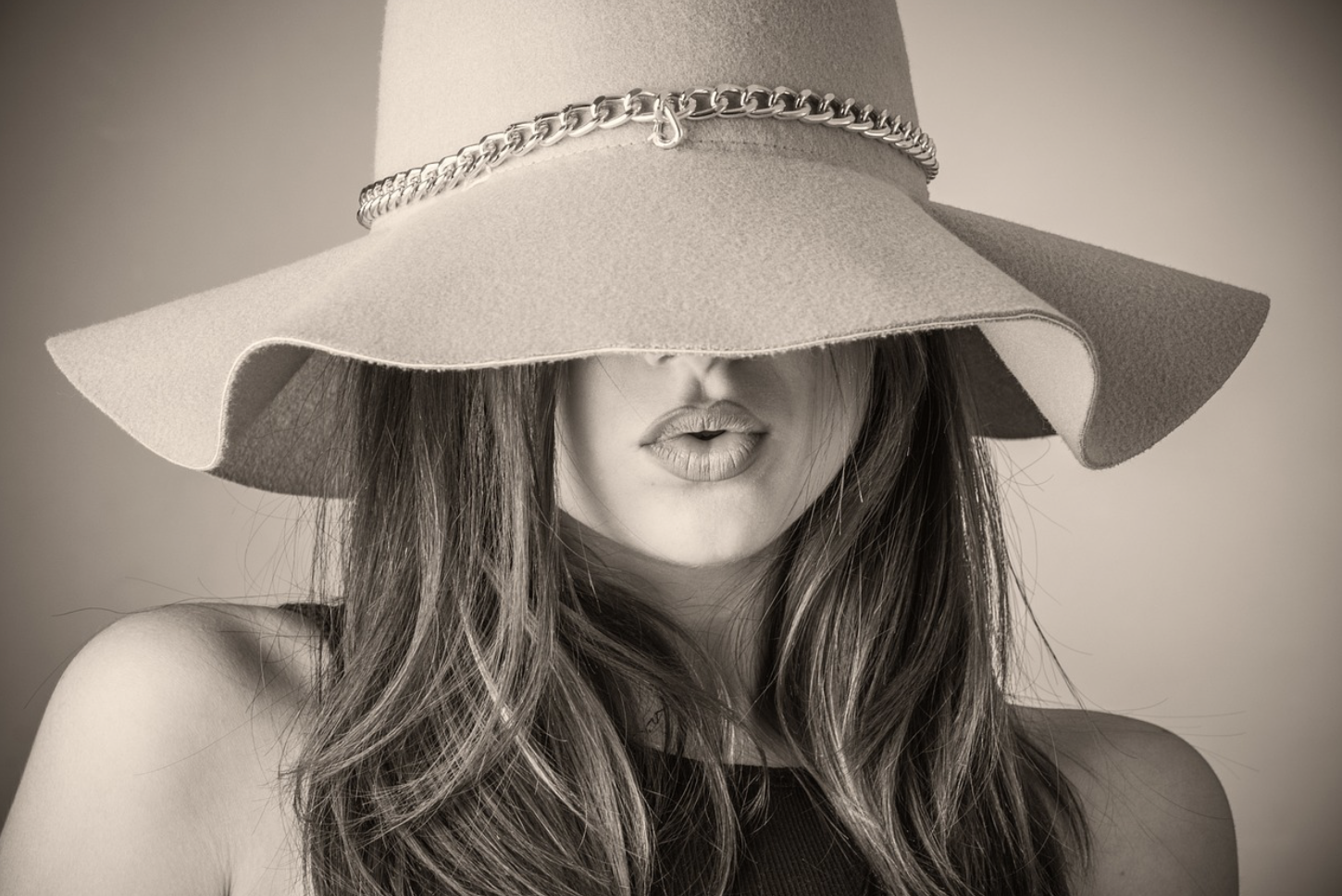 패스트패션의 경제학: 싸게 사는 게 정말 이득일까?