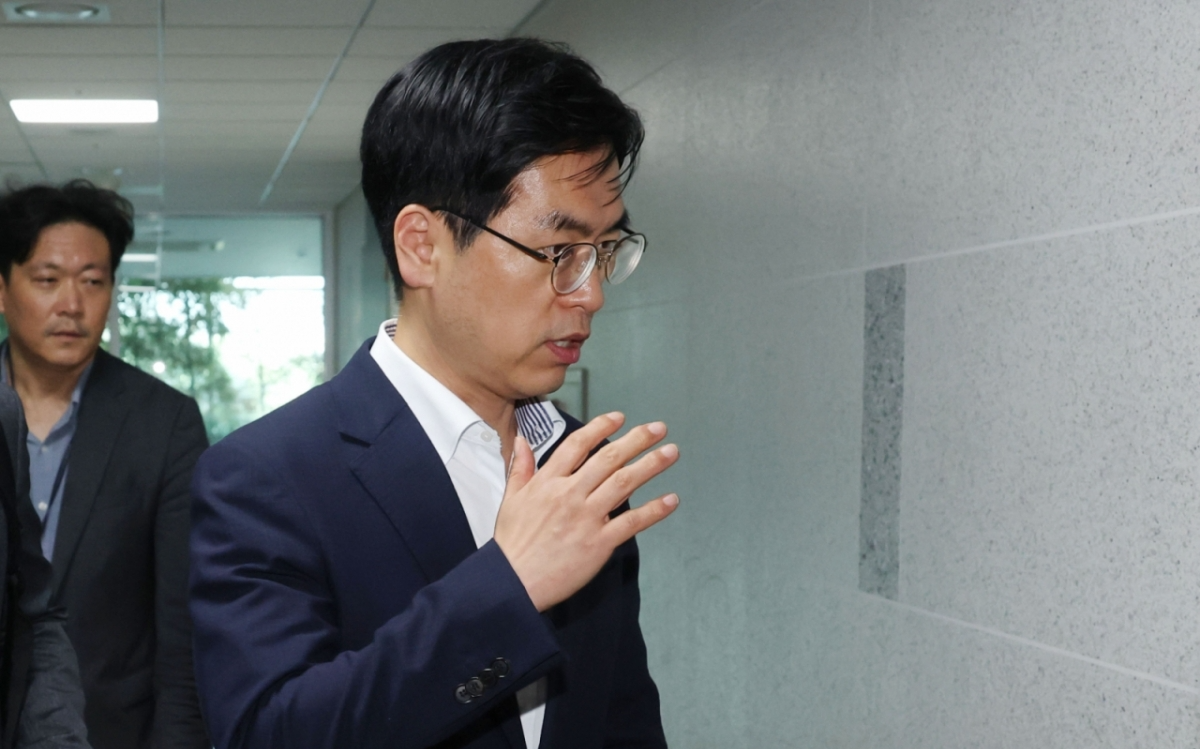김민재 행정안전부 차관이 7일 오후 서울 여의도 국회 의원회관에서 열린 검찰개혁 관련 당·정·대(여당·정부·대통령실) 협의에 참석하고 있다