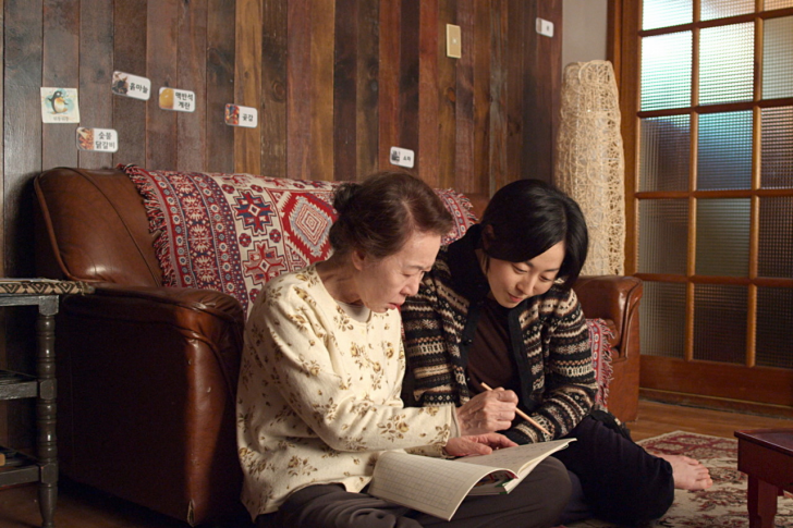 찬실이는-복도-많지-스틸컷5