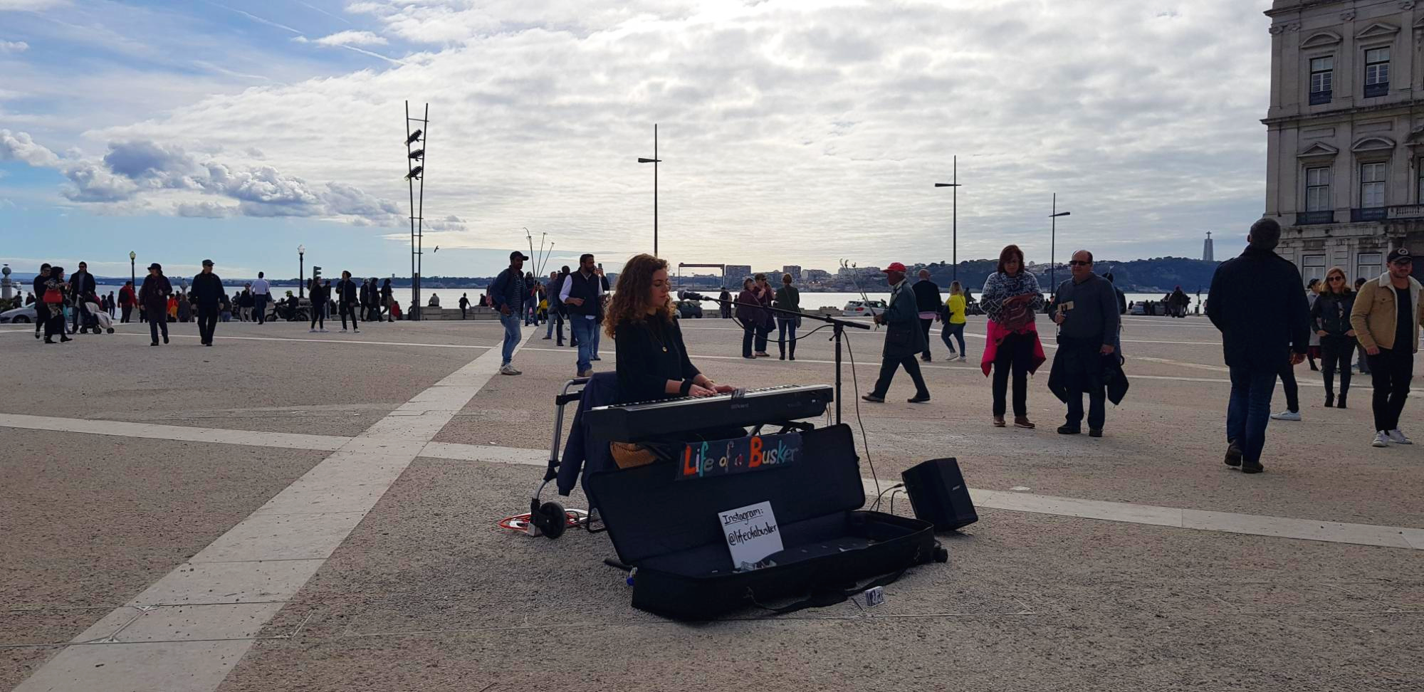 포르투갈 리스본 코메르시우 광장 버스킹녀