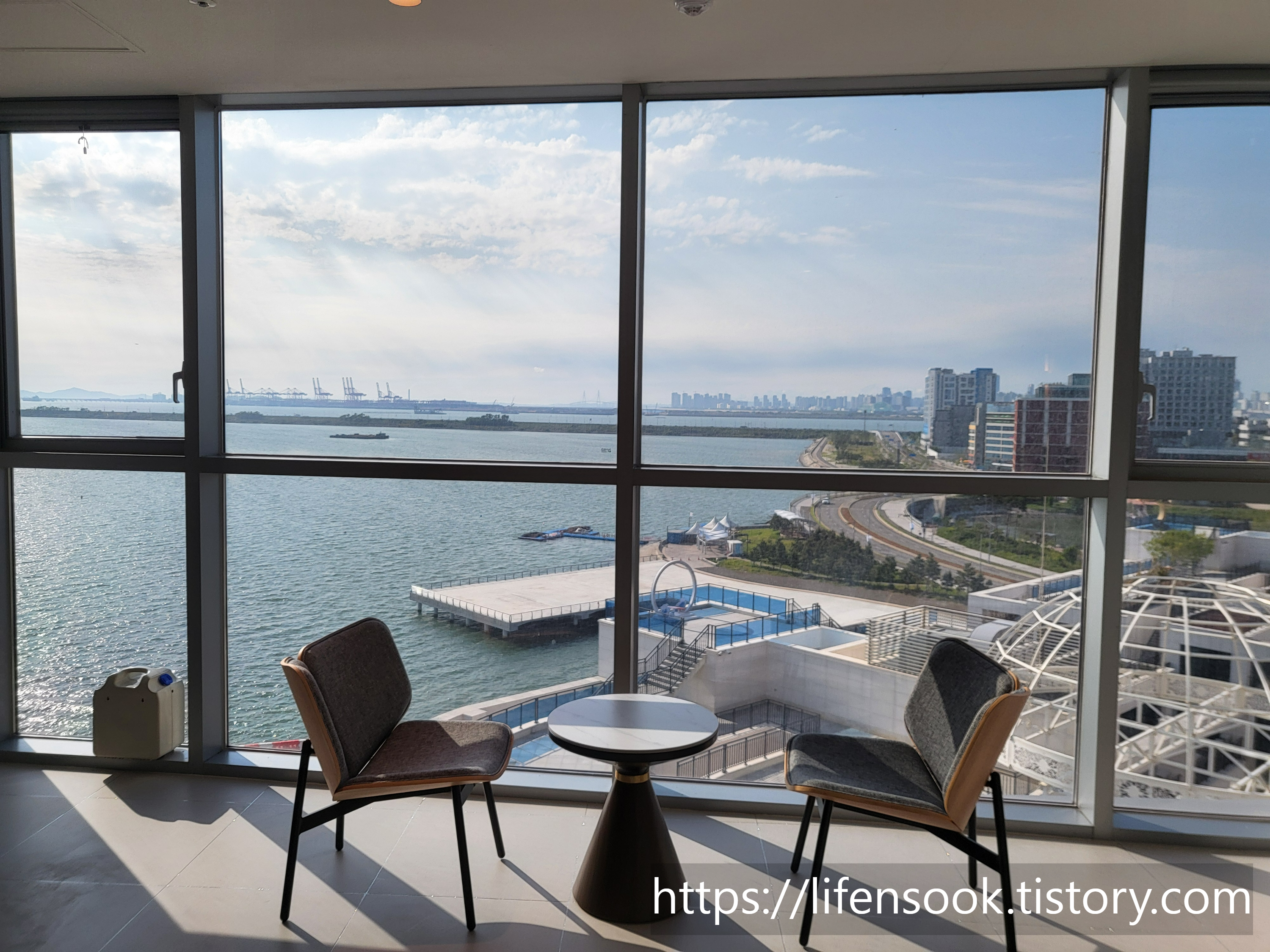 웨이브엠 호텔 웨스트 오션 웨이브 트윈룸 발코니 1