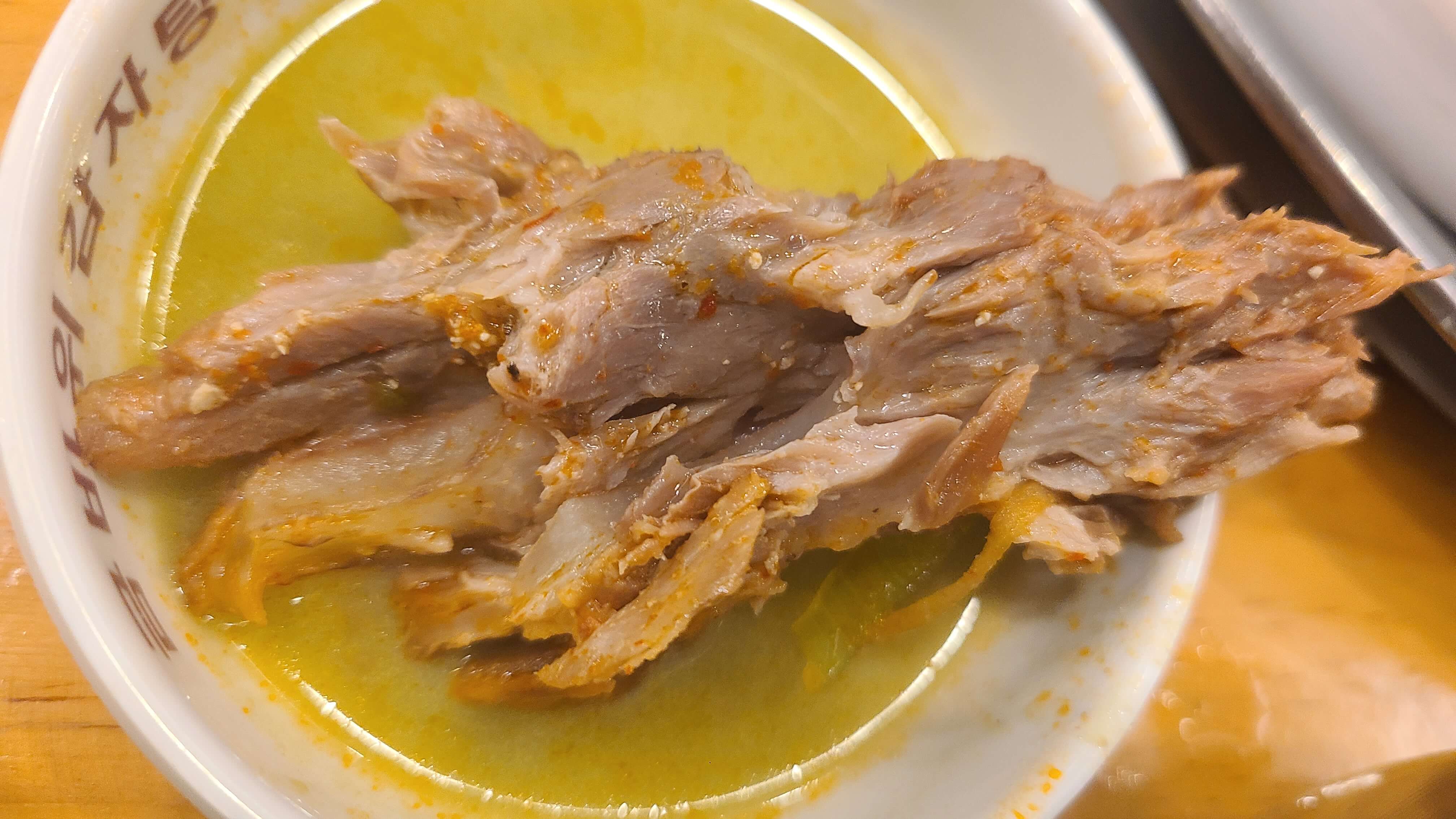 금바위-감자탕-살코기-겨자-소스-맛