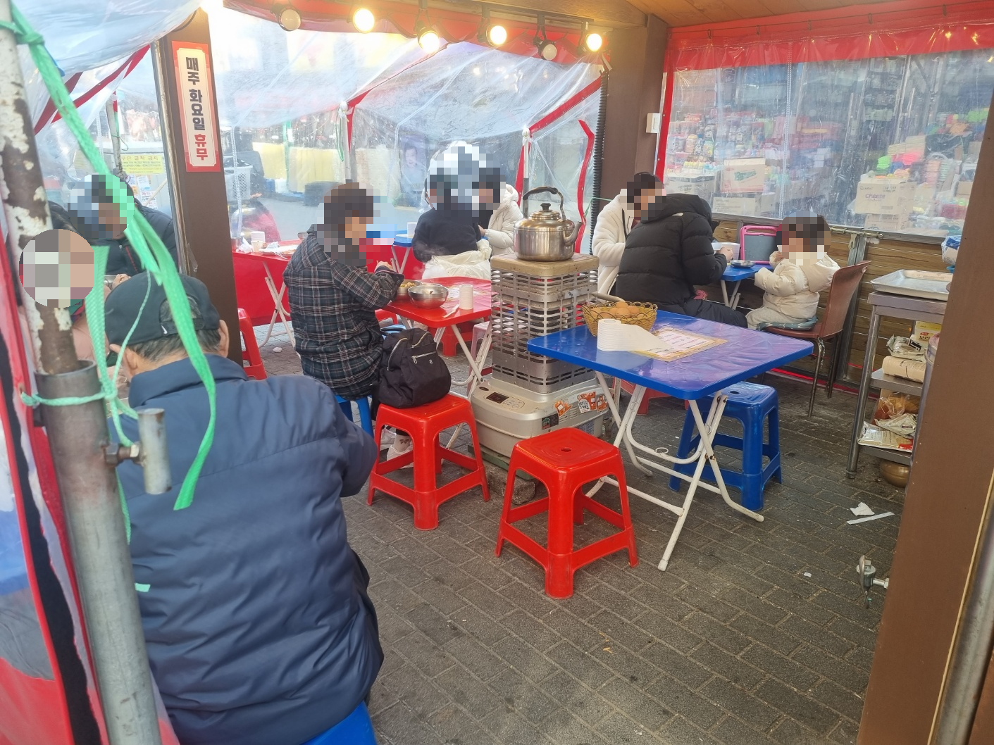 평식당 포장 마차 실내