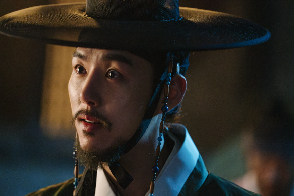 배우 백성현이 영화 '수운잡방'(감독 최연수)에서 김유의 형인 김연 역을 맡아 열연을 펼치고 있다. [사진=KBS 한국방송, 아센디오]