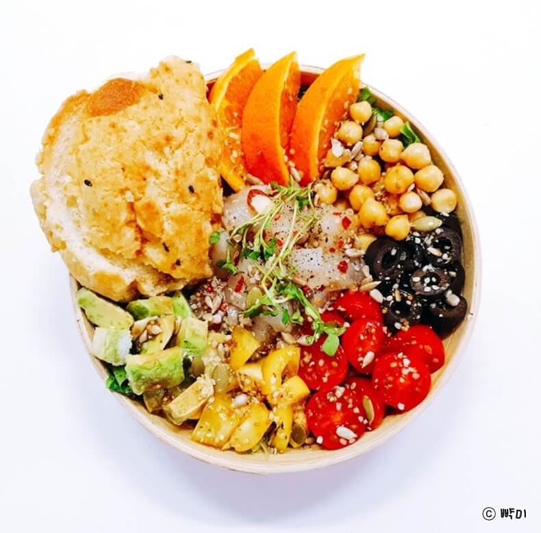 다이어트 샐러드 볼 포케 만들기, 신선한 채소와 해산물로 만든 건강식