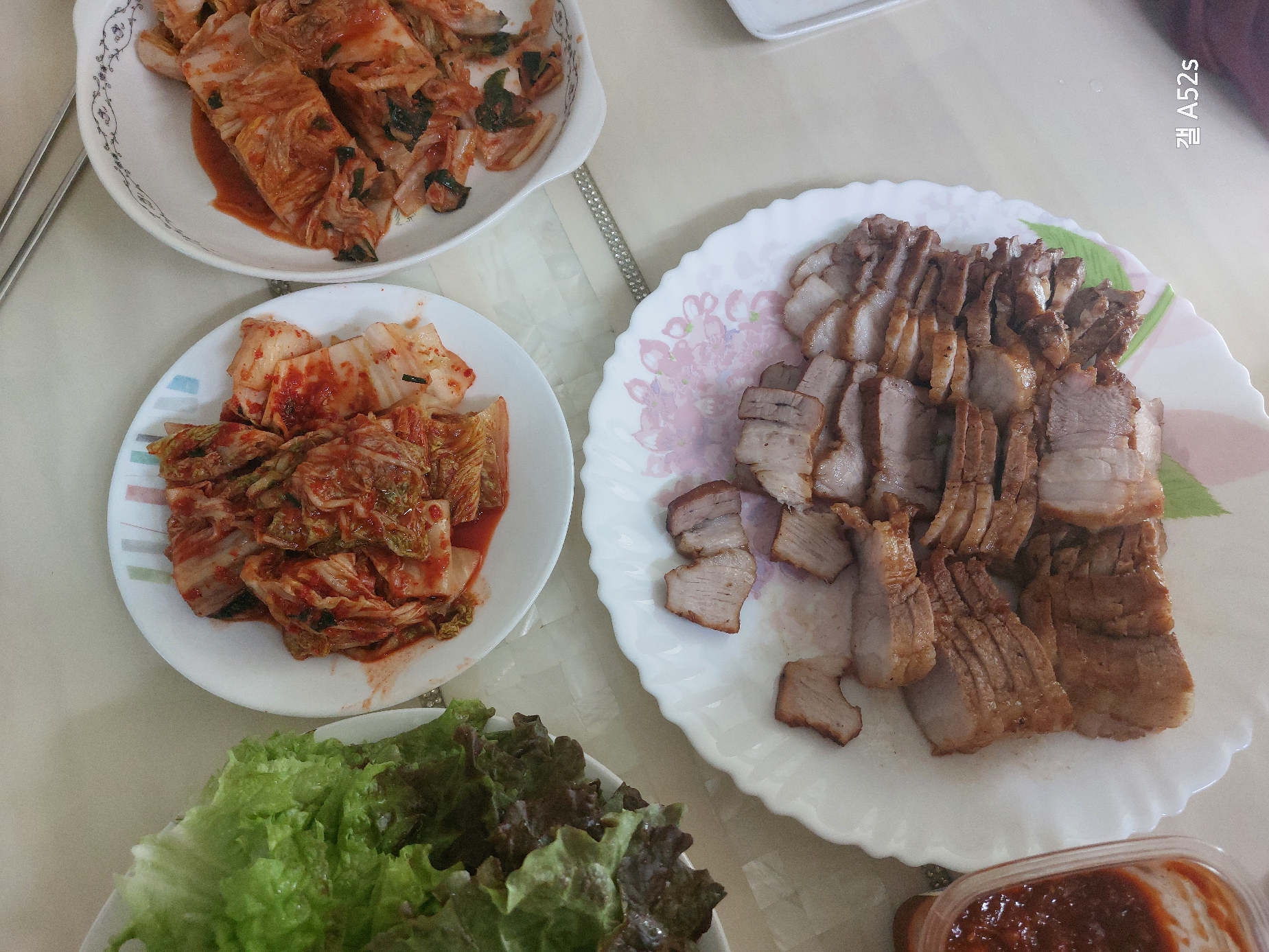 김장김치랑 콜라 맥주 수육 먹어봅시다!