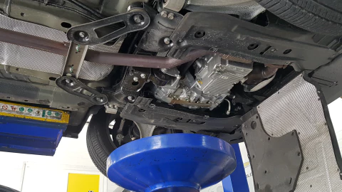 자동차 엔진오일 많이 넣었을 때