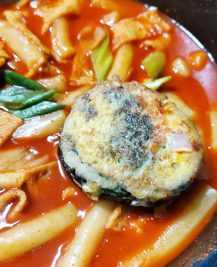 제209회 놀라운토요일 매콤진미 묵은지참지 소불고기 3종 김밥 생토마토 떡볶이 차태현 유연석 추천 놀토 서울 중곡제일시장 맛집 소개